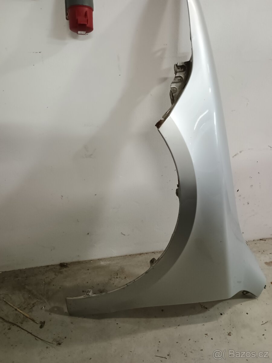 Levý blatník Superb 2