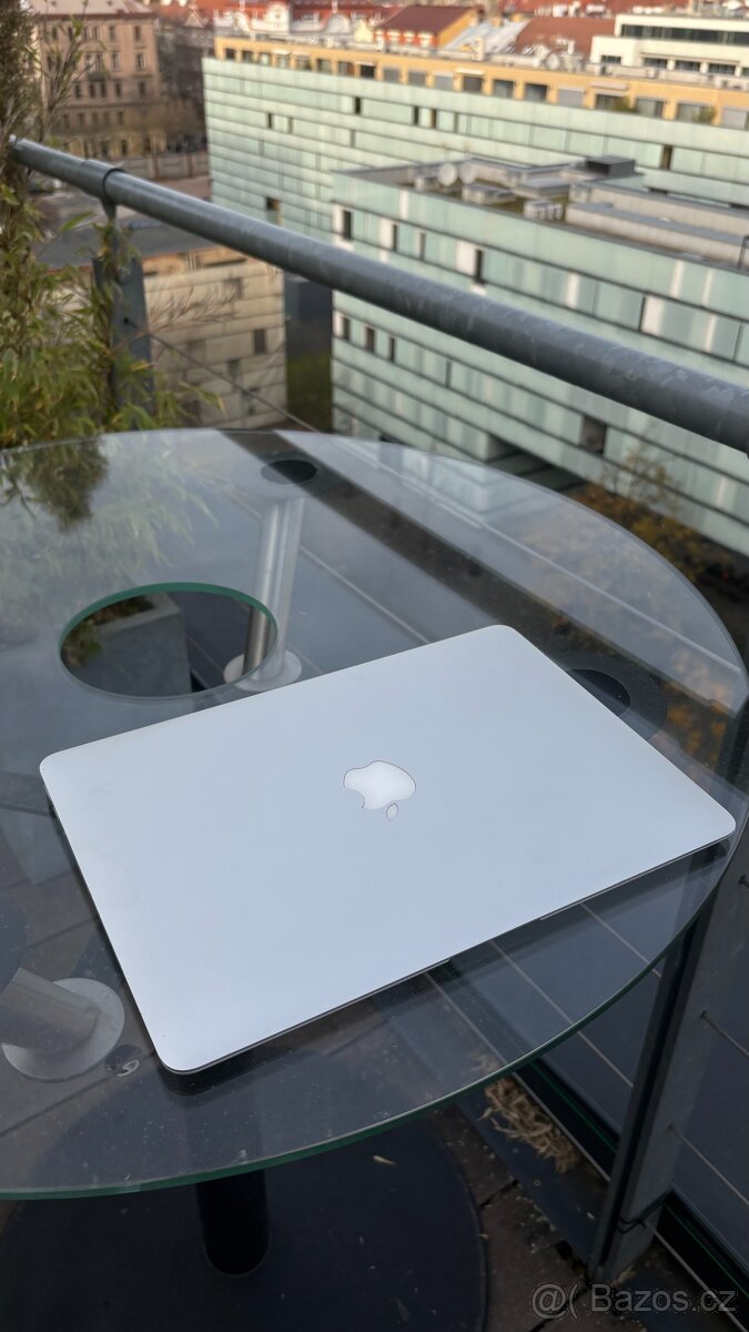 MacBook Air 13" 2015 8GB Ram, 256GB SSD, 100% Baterie, CZ