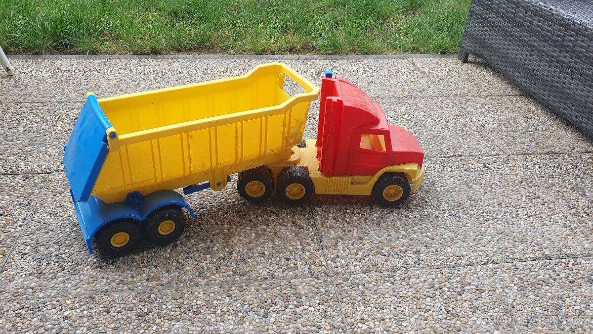 Nákladní auto na pisek