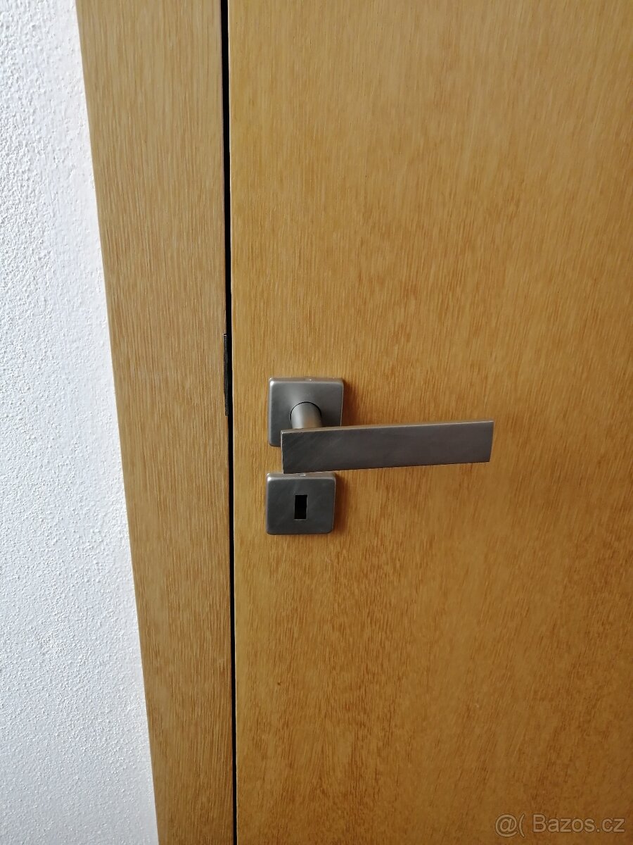 5x bezfalcové dveře