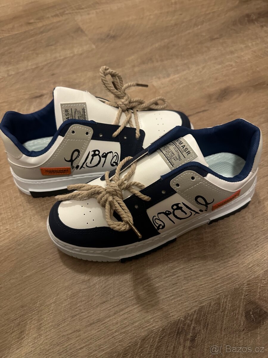 Prodám tenisky, velikost 39, úplně nové.