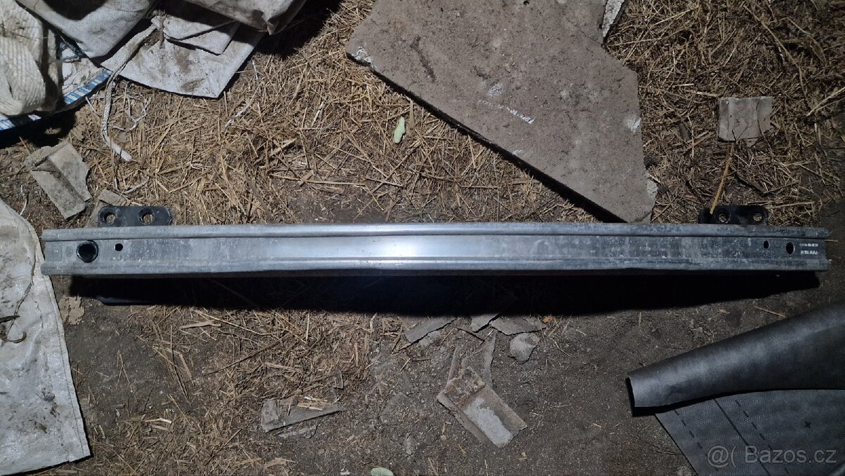 Zadní výztuha nárazníku Audi Q7 4LO 807 309