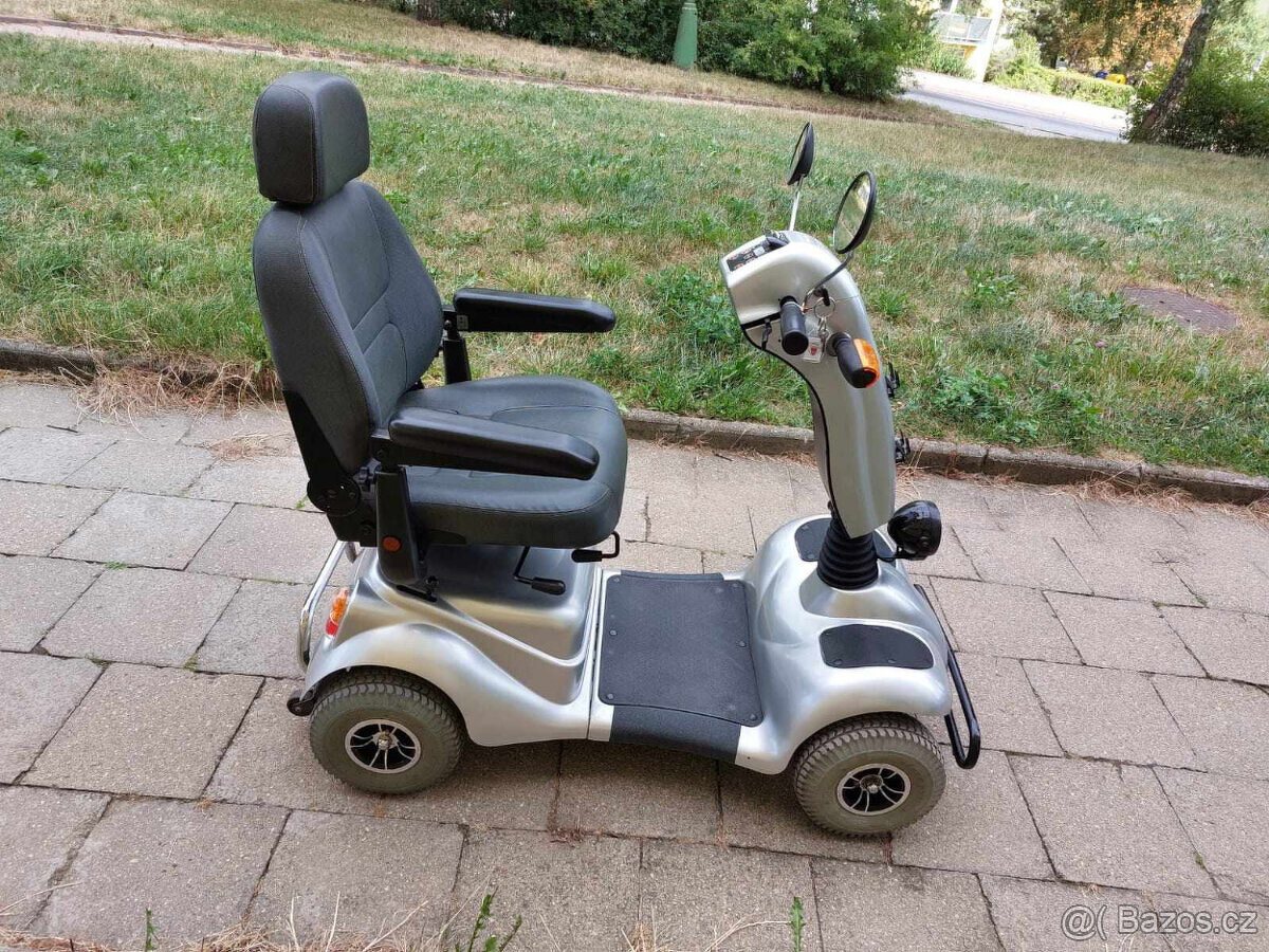Čtyřkolový elektrický invalidní skútr MEYRA