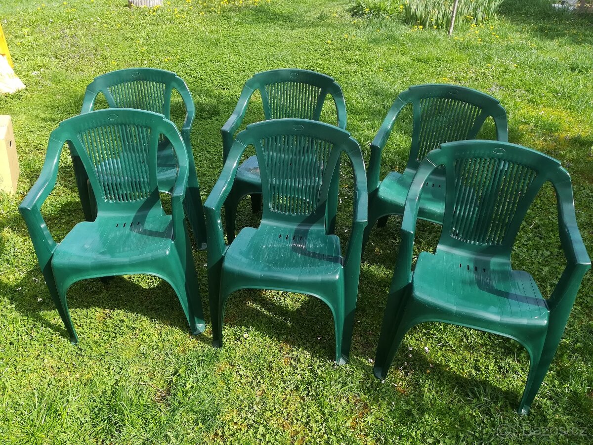 Plastové židle
