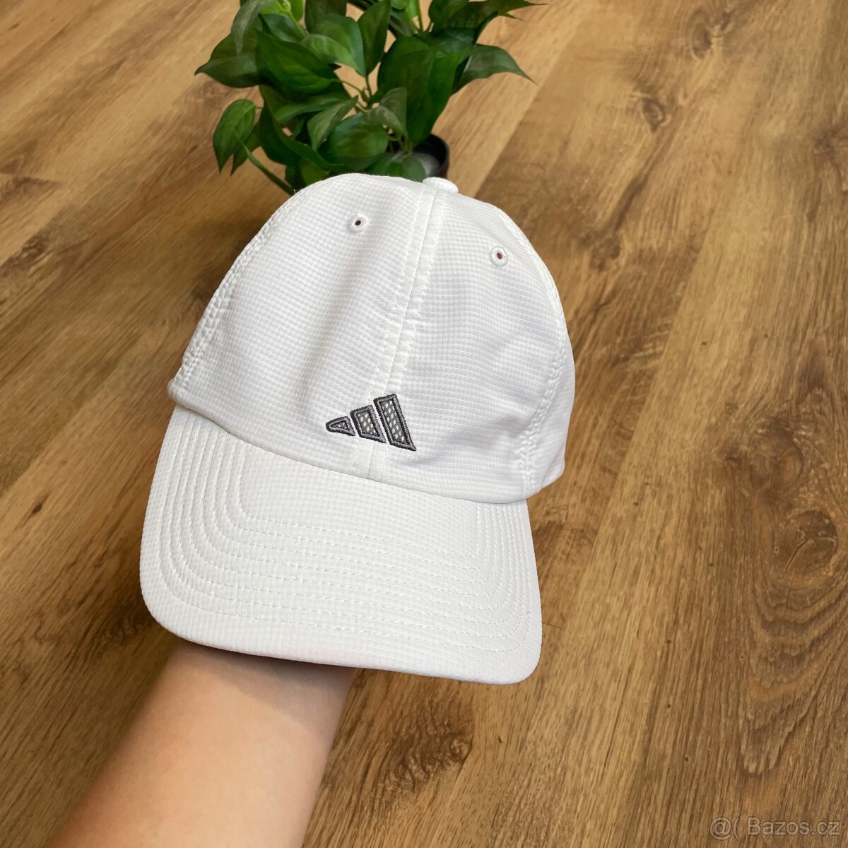 Bílá tenisová kšiltovka Adidas