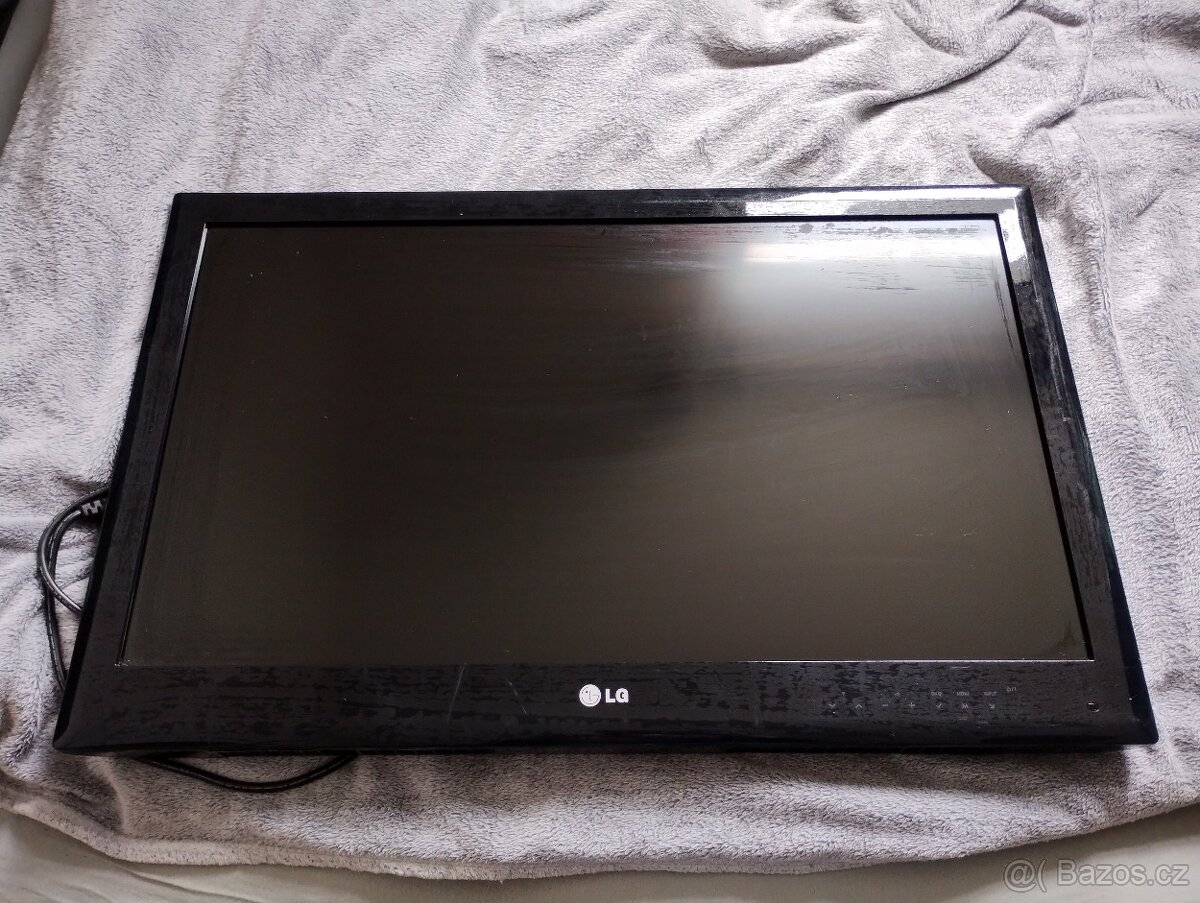TELEVIZE LG + DRŽÁK NA ZEĎ + OVLADAČ - HEZKÝ STAV - PC 8000
