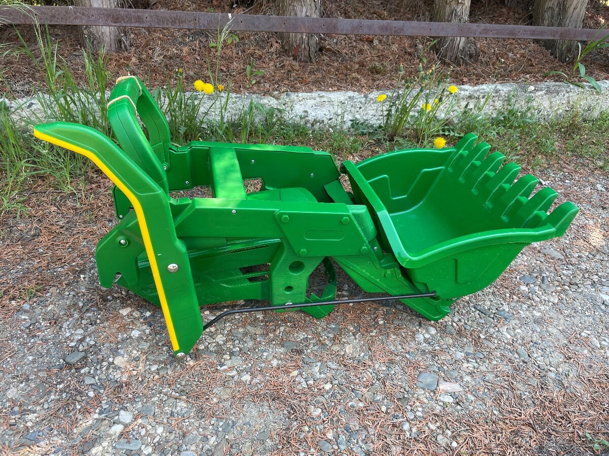 Čelní nakladač k el. traktoru John Deere