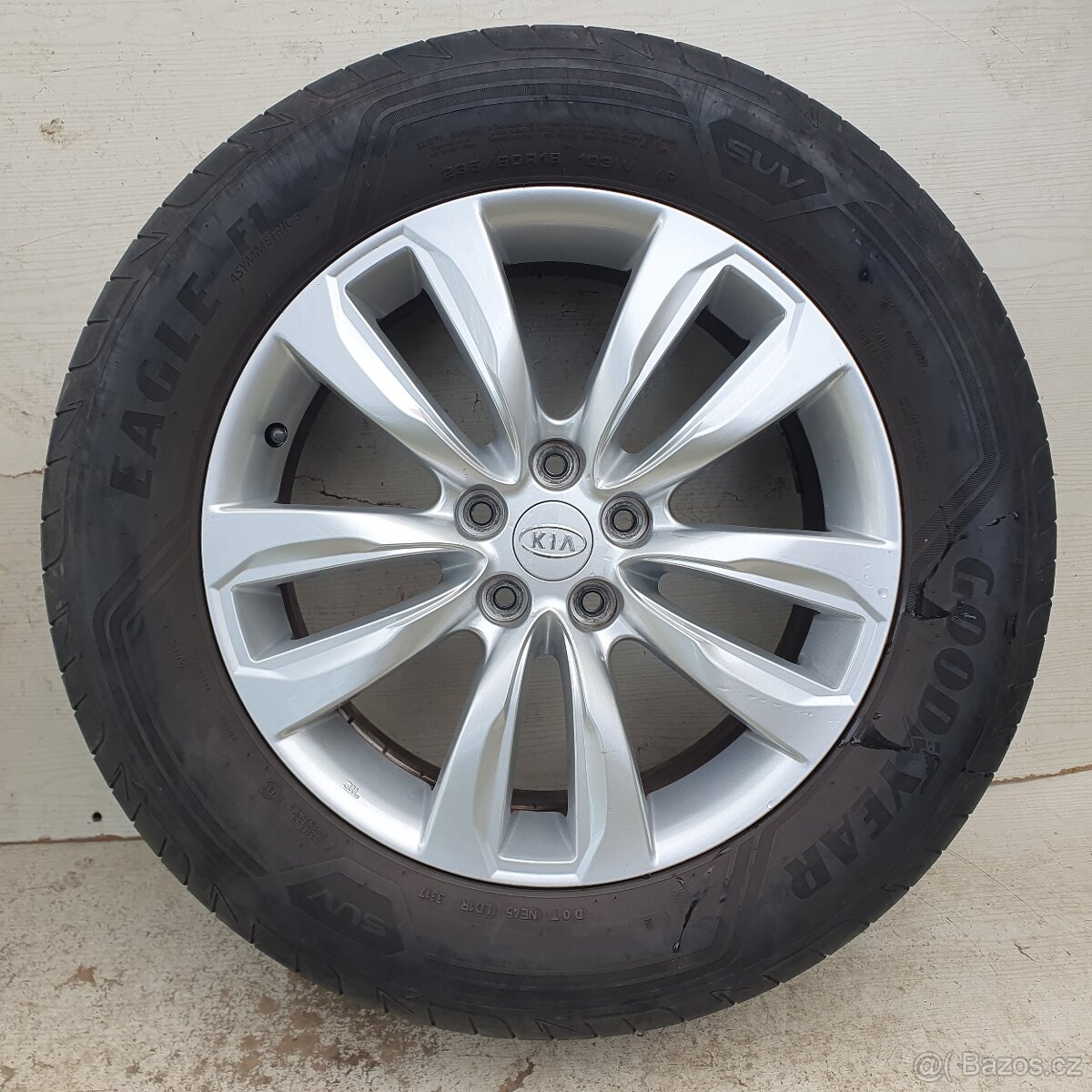 Originální Alu kola Kia Sorento 18" 5x114,3, pěkné Good Year