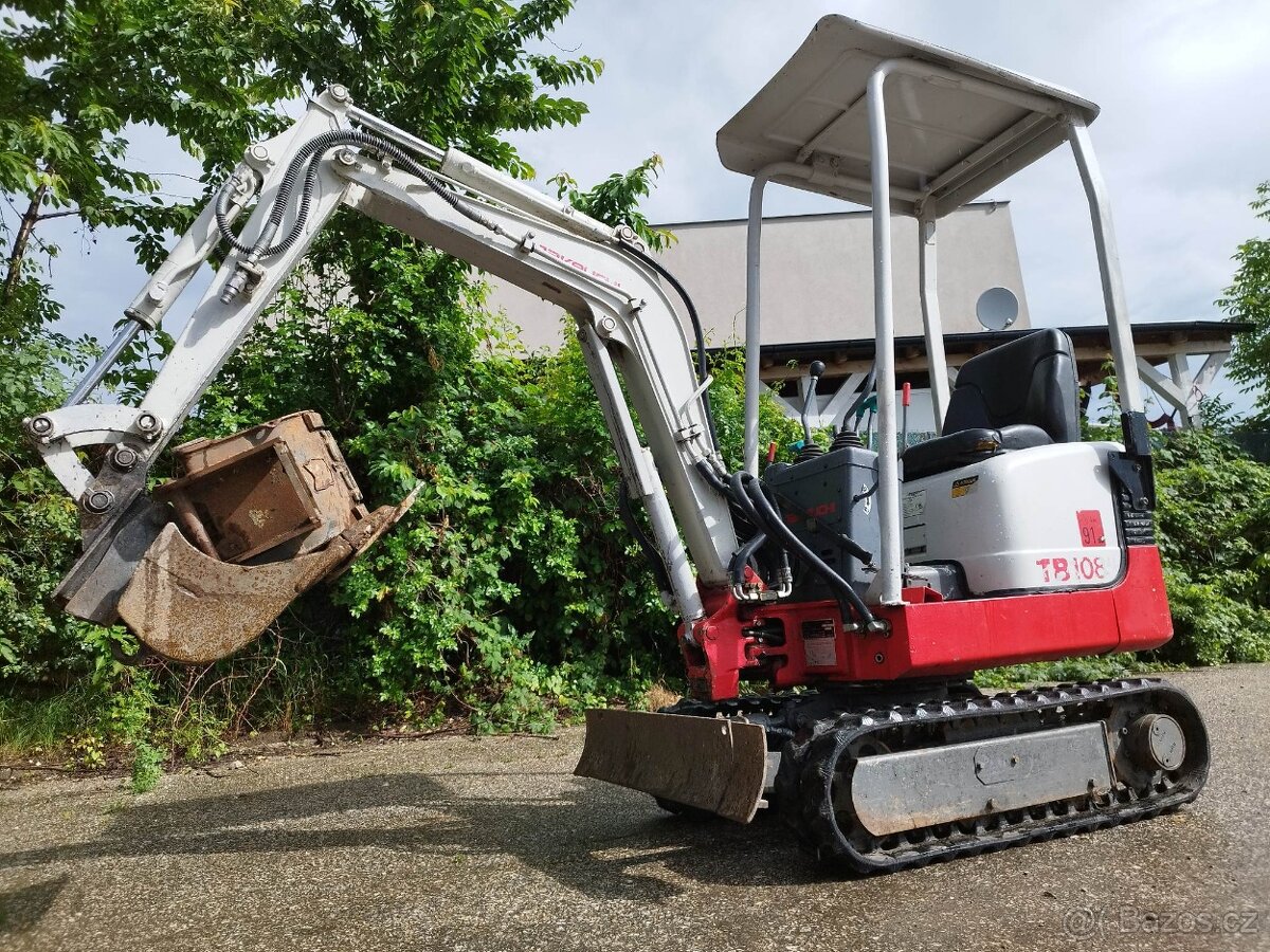 Minibagr Takeuchi 900kg. Rozsirovaci.