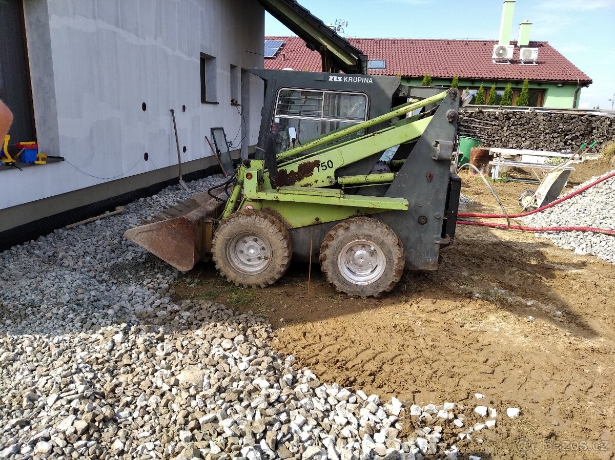 Locust 750