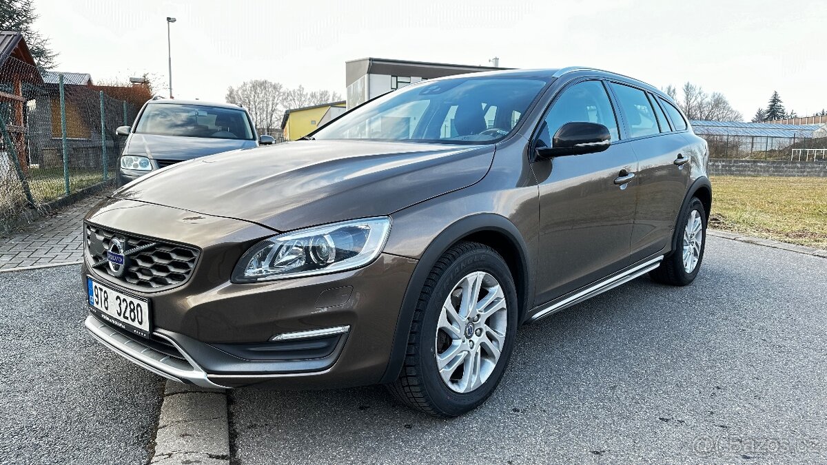 VOLVO V60 CROSSCOUNTRY D4 2.4 5V 140KW AUTOMAT