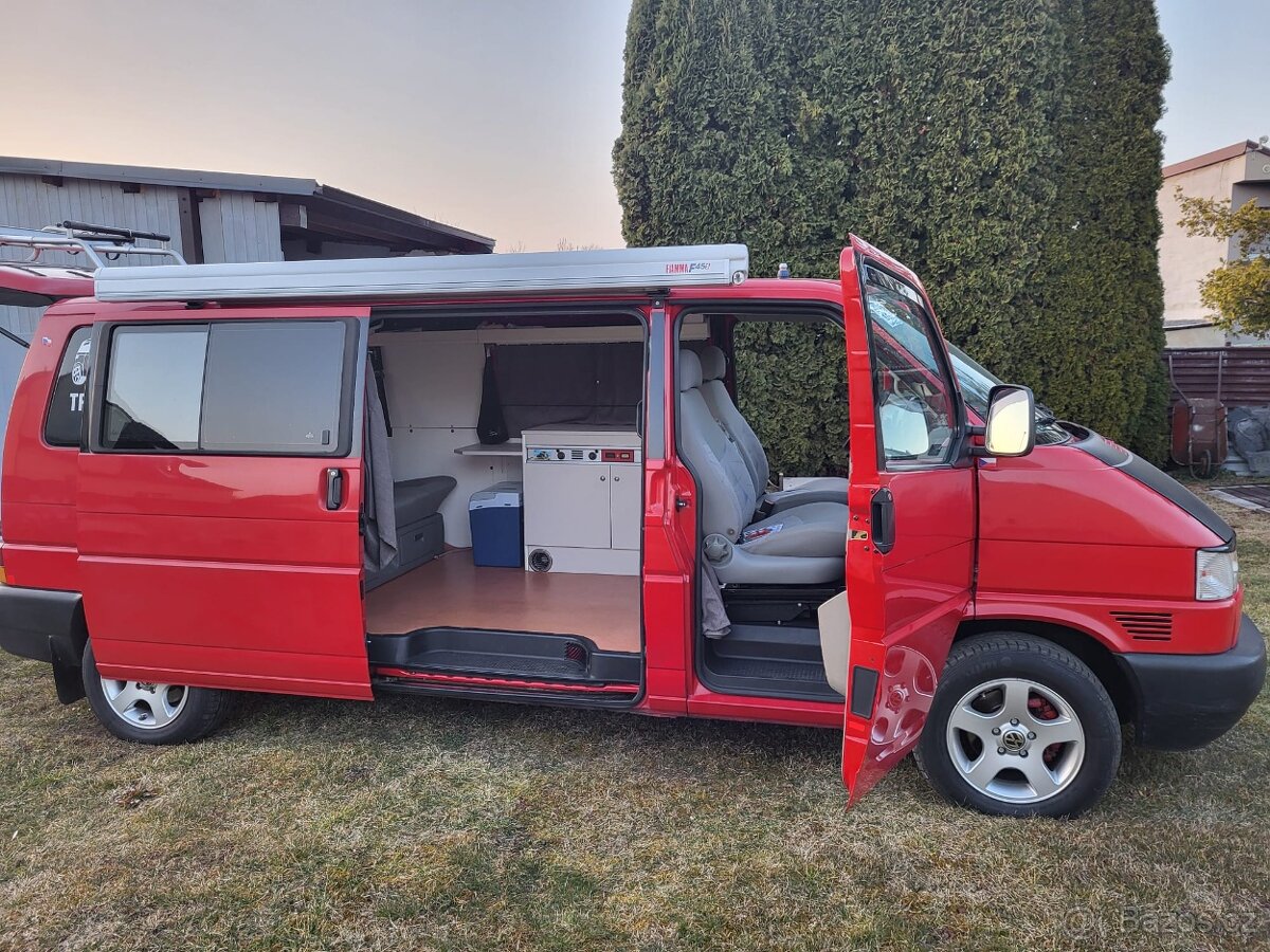 Transporter T4 2.5 TDi upraven na spaní super stav