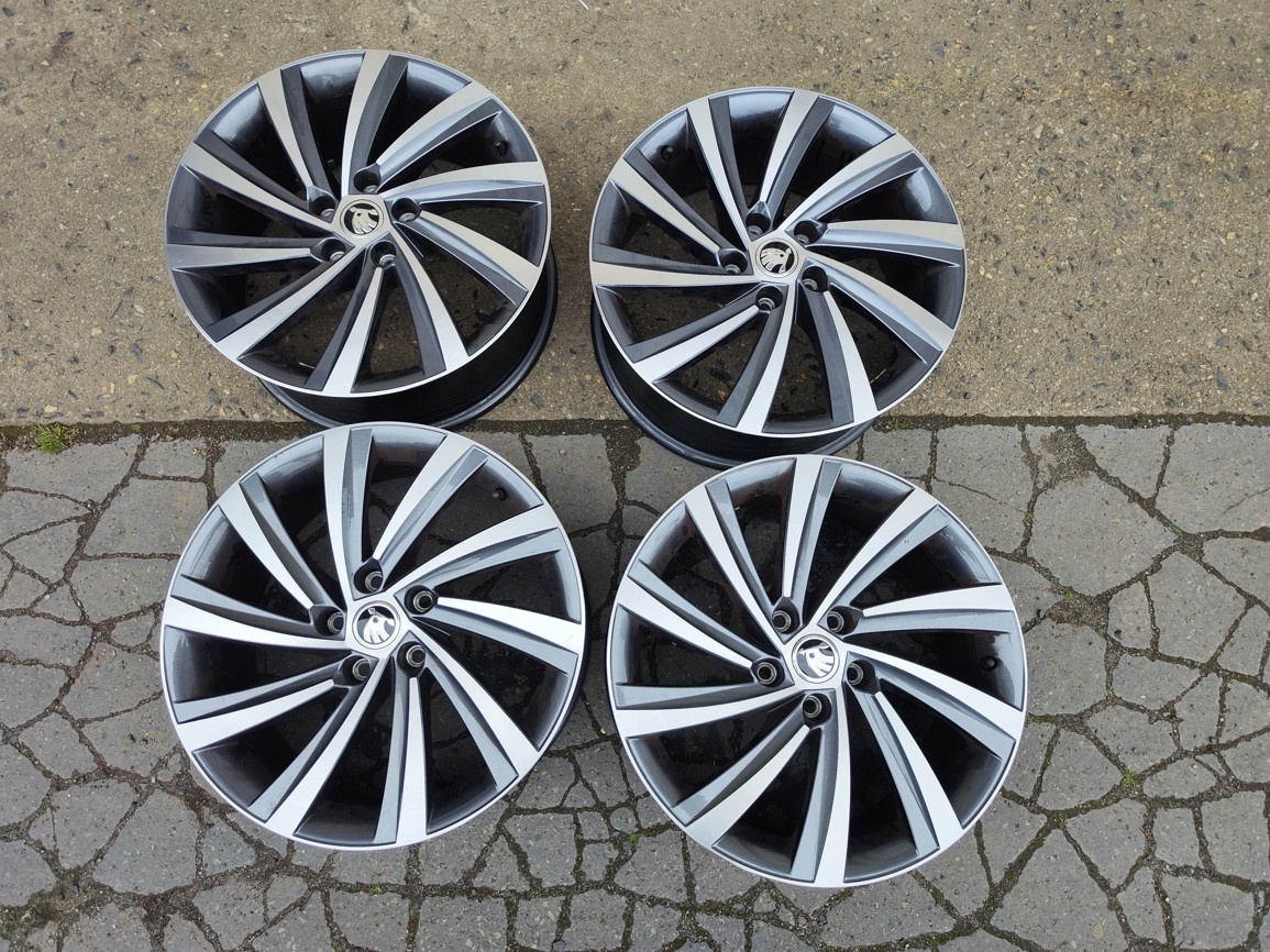 18"alu sada Perseus 5x112 origo Škoda Octavia 4 RS Golf 8