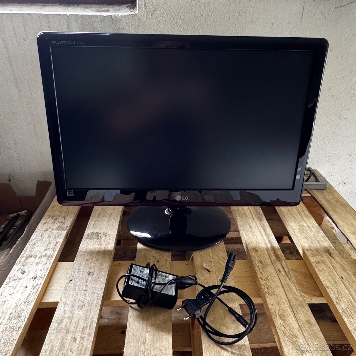LG Flatron E2250V