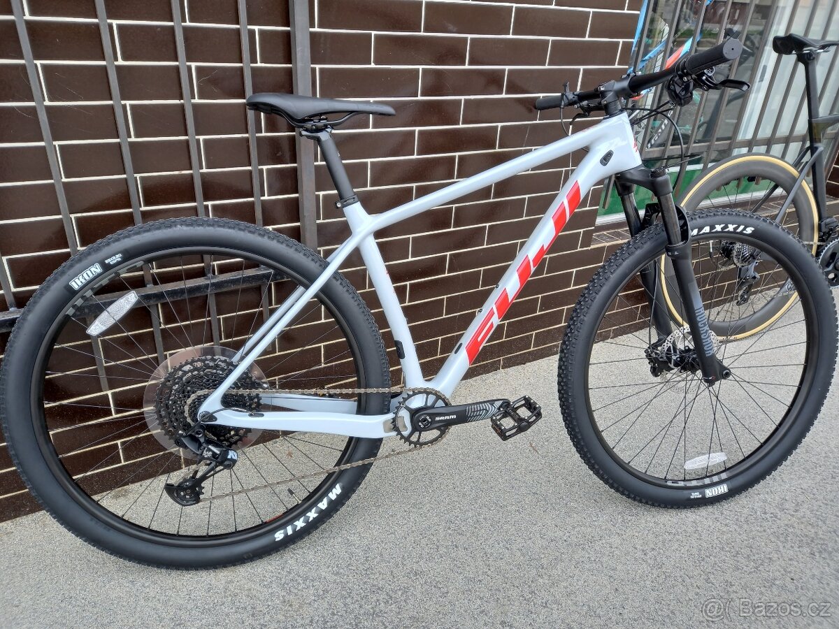 FUJI SLM 2.7 29"- carbon