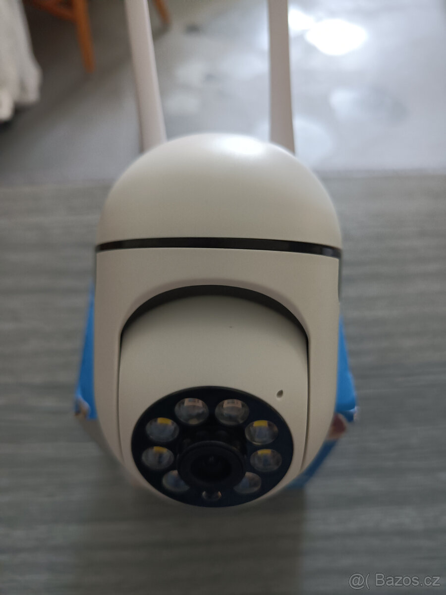 Bezdátová Wi-Fi bezpečnostní kamera + 64G SD karta