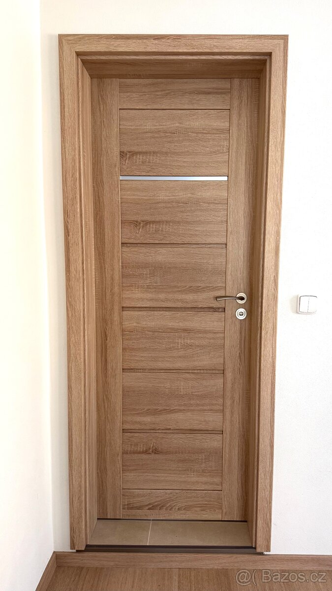 Dveře 70 pravé + zárubně, barva Sonoma