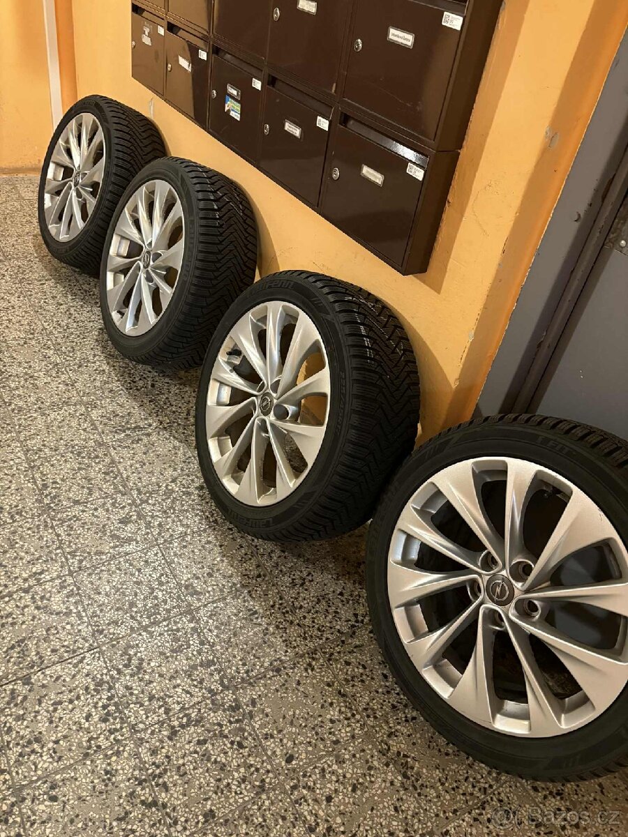 Zimní pneu zanovni Laufen 225/45R17 + alu kola Opel