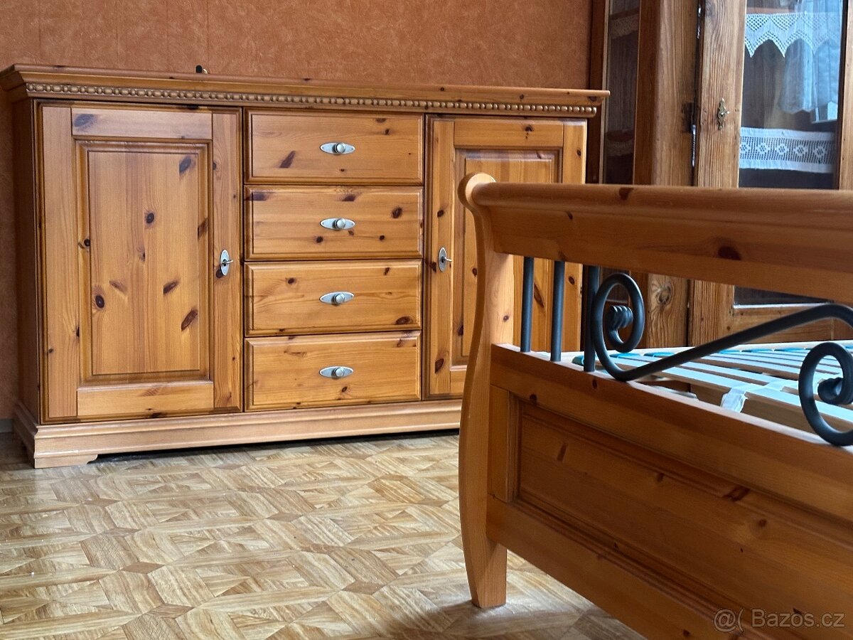 Celomasivní značková ložnice Musterring, borovice