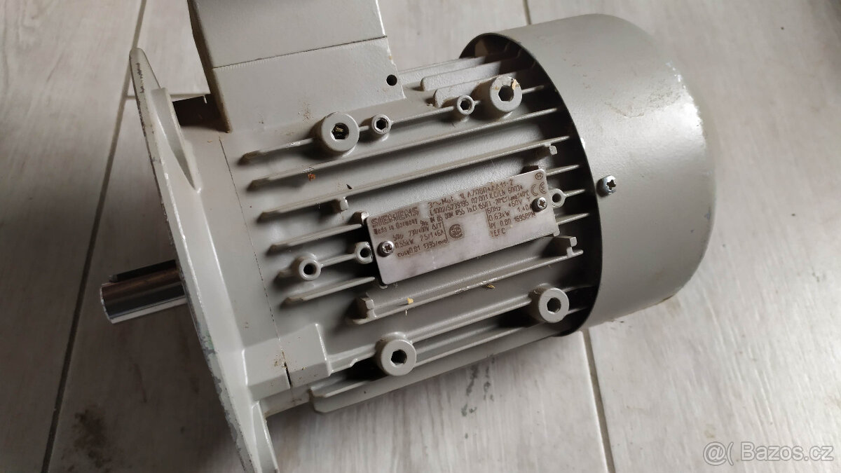 třífázový asynchronní elektromotor 0.55kW. Siemens