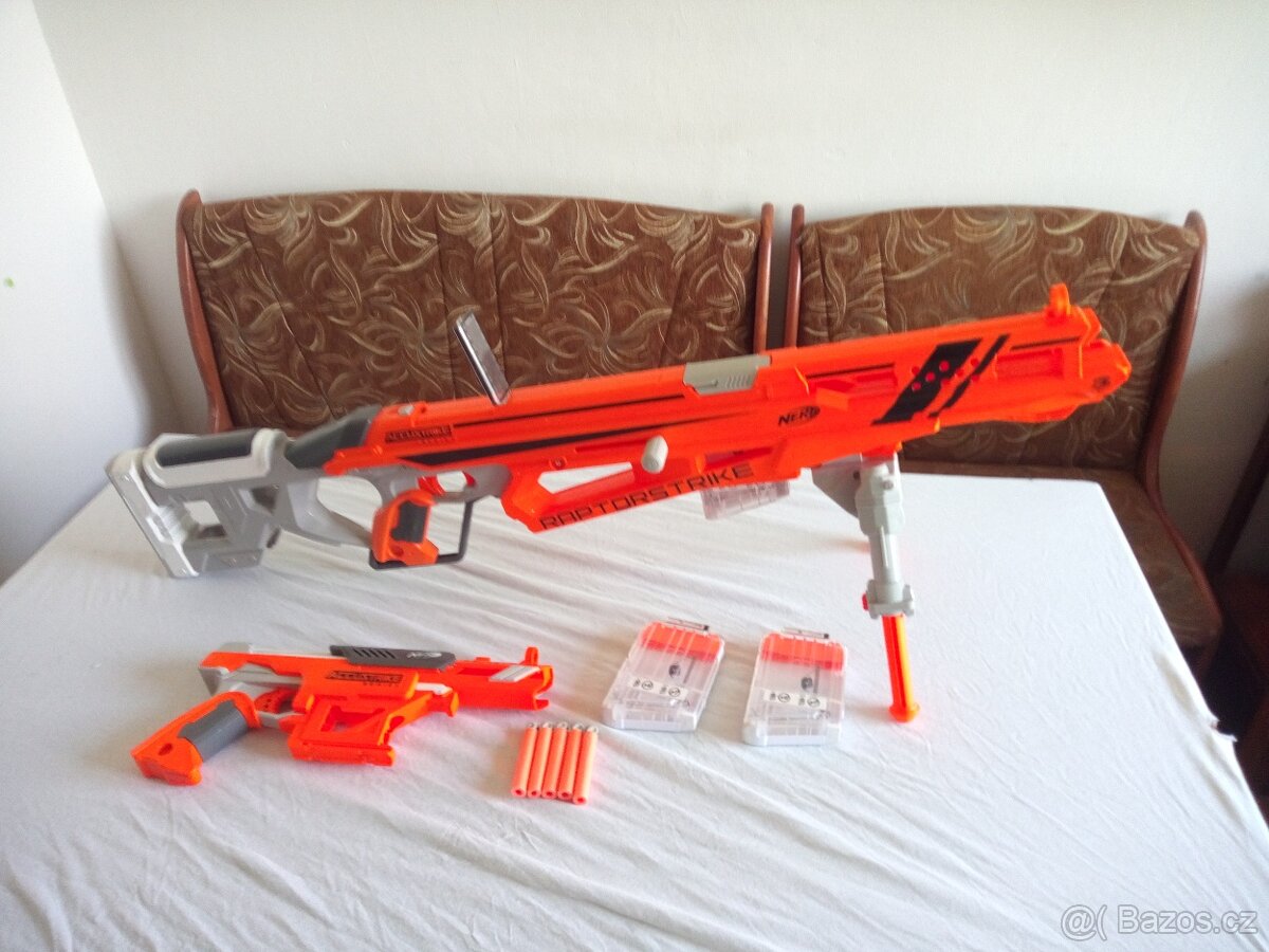 2x puška Nerf Accustrike Series, Falconfire a Raptorstrike