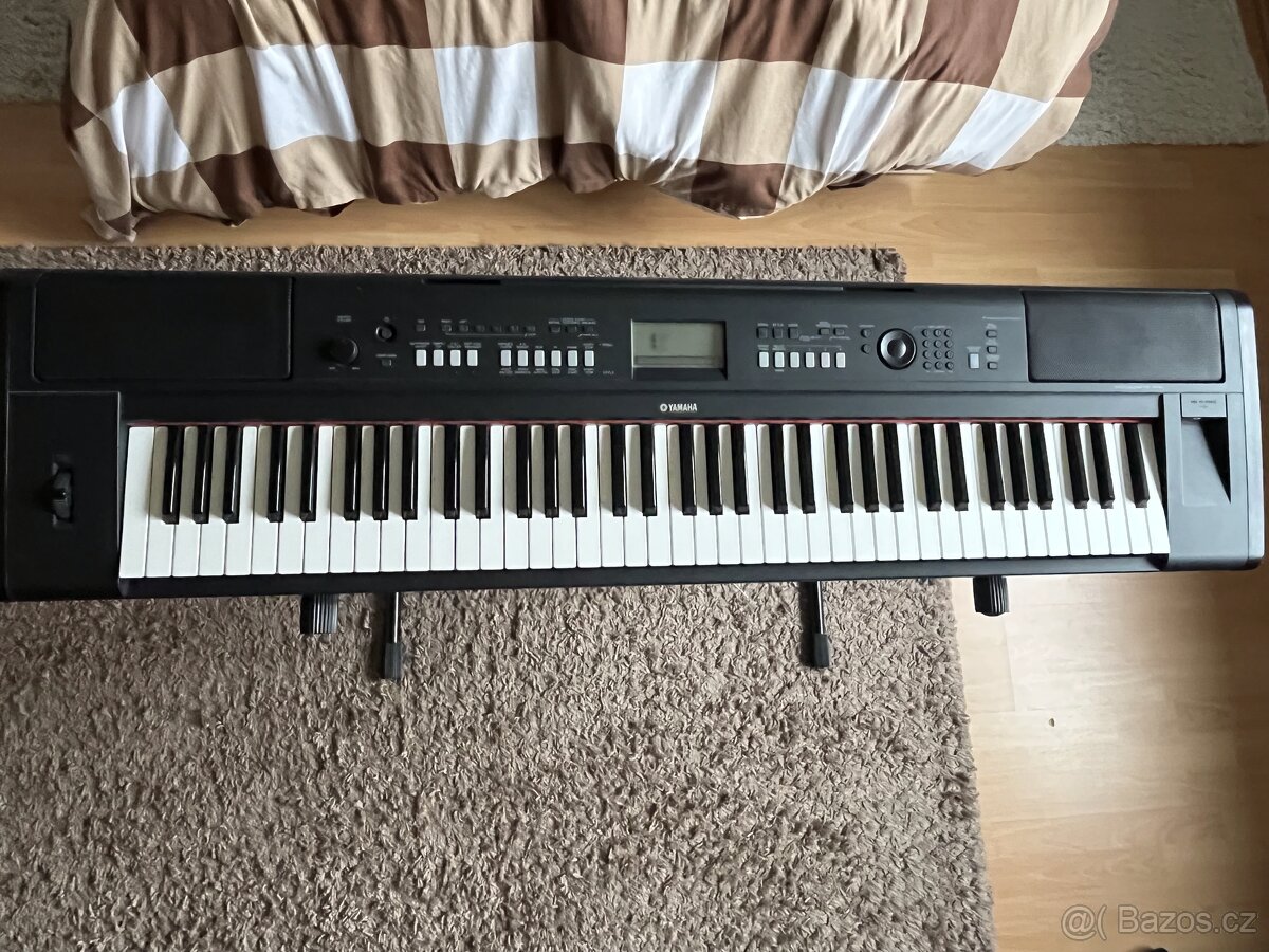 Prodám Yamaha NP-V80 Piaggero + stojan