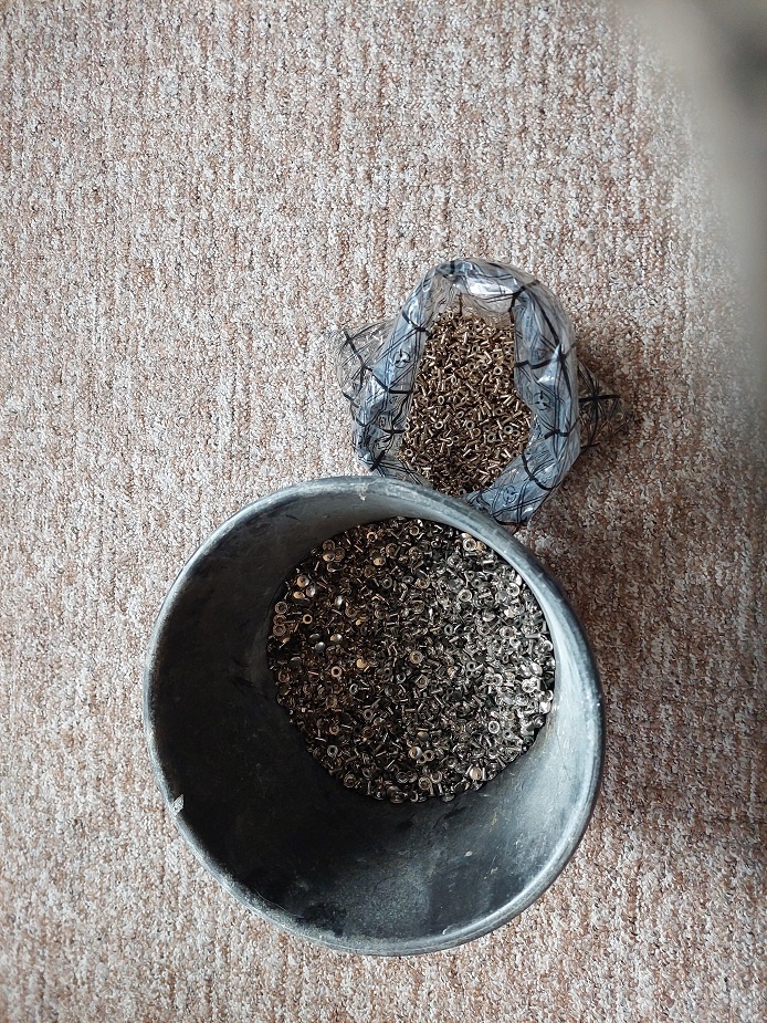 8000ks sedlářských nýtů chrom