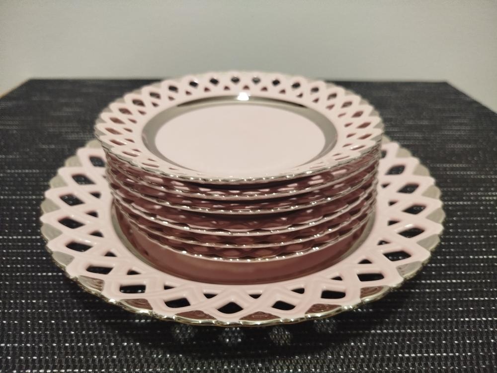 Růžový prolamovaný porcelán_talíře