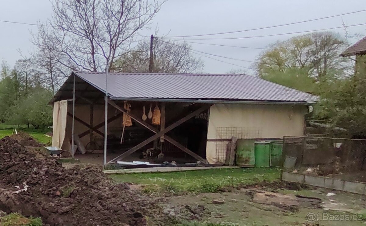 Přístřešek , suché stání , kolna , garáž