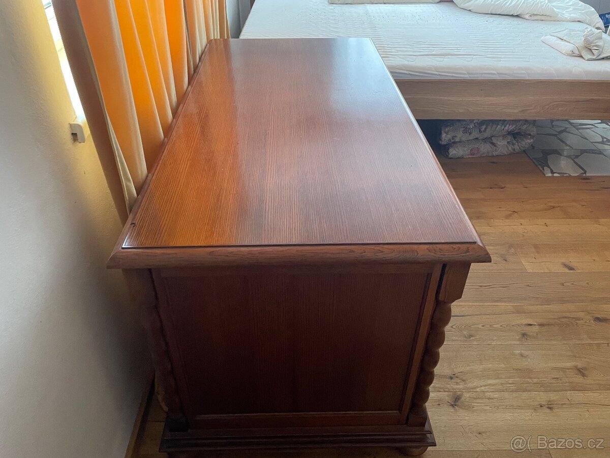 Starožitný dřevěný stůl + židle