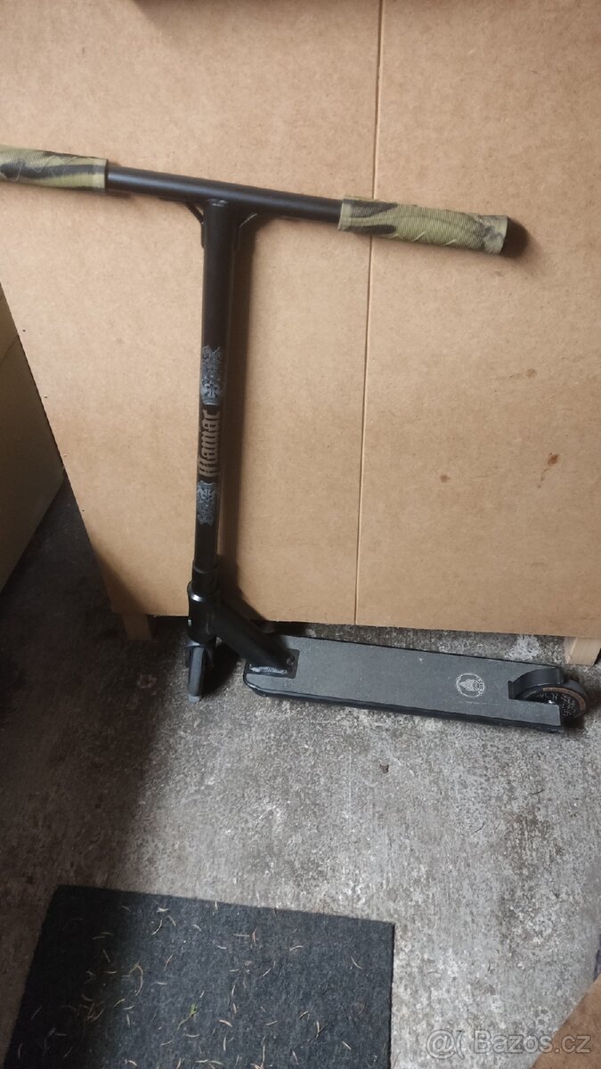 Koloběžka Movino MANIAC.