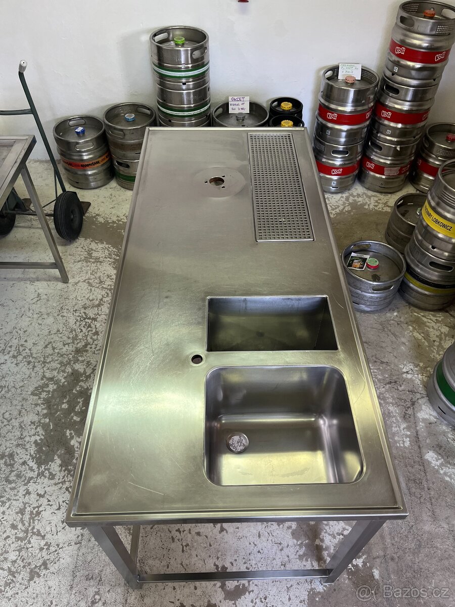 Nerezový výčepní stůl č.1