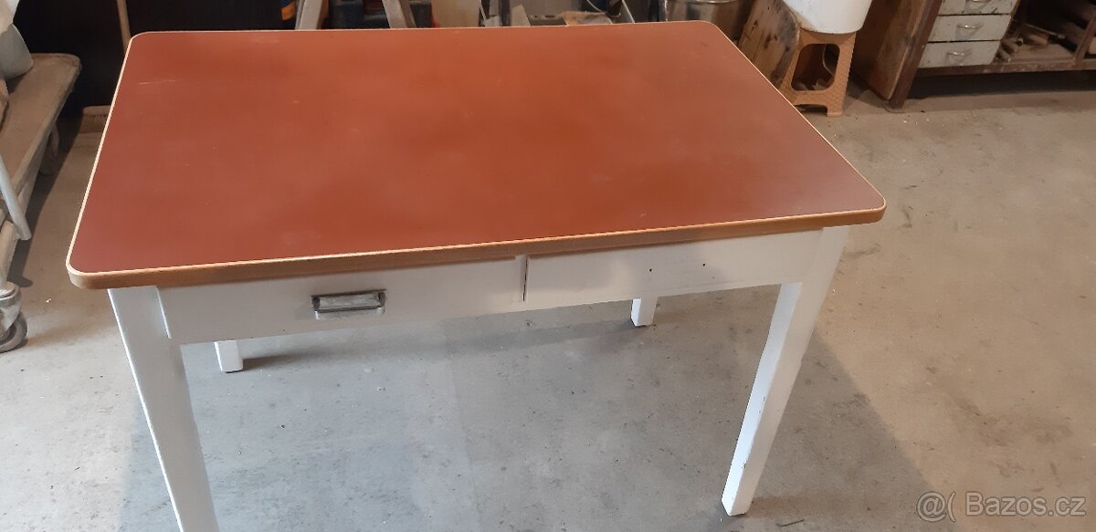Jídelní stůl z 60 let