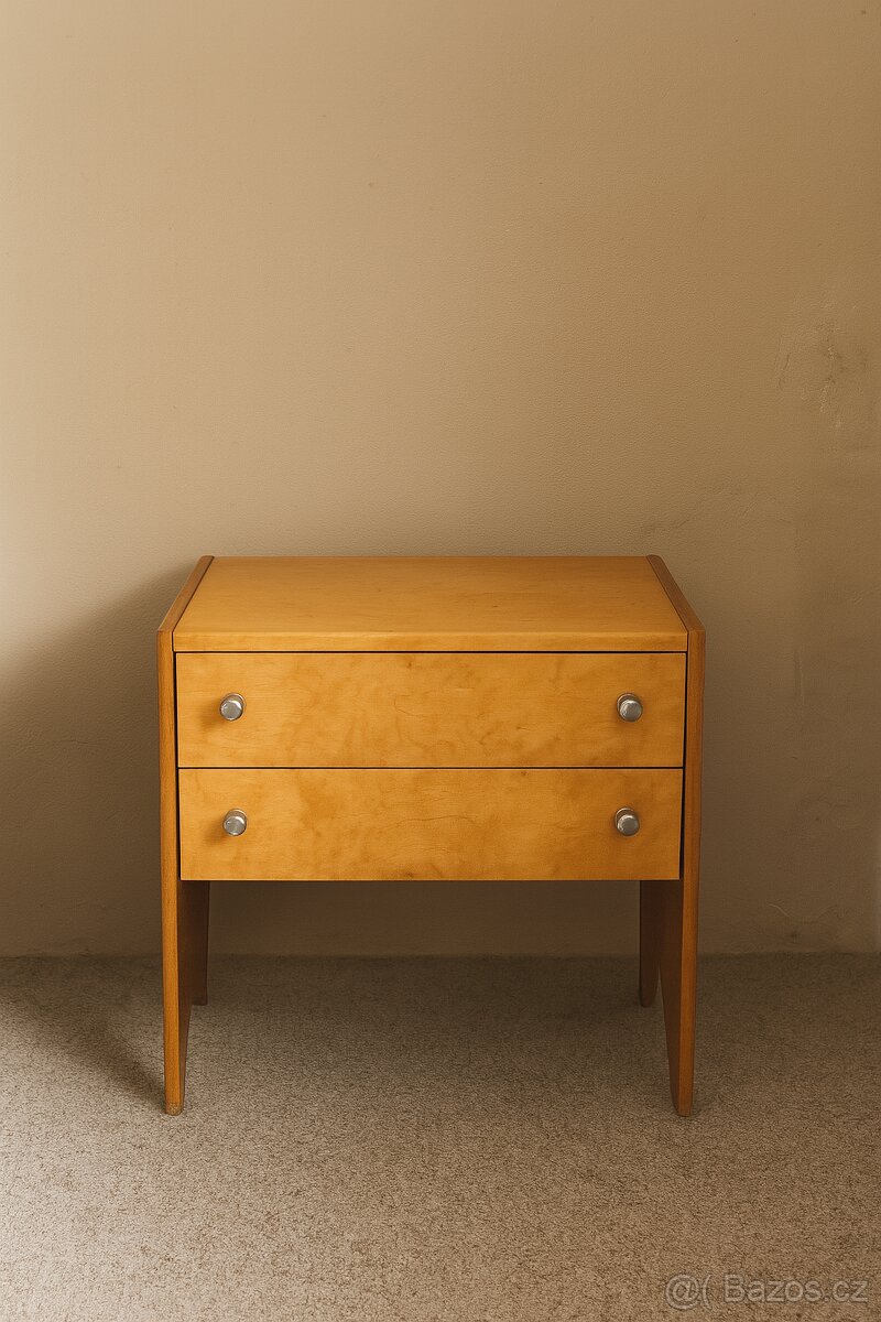 Toaletní stolek a noční stolek