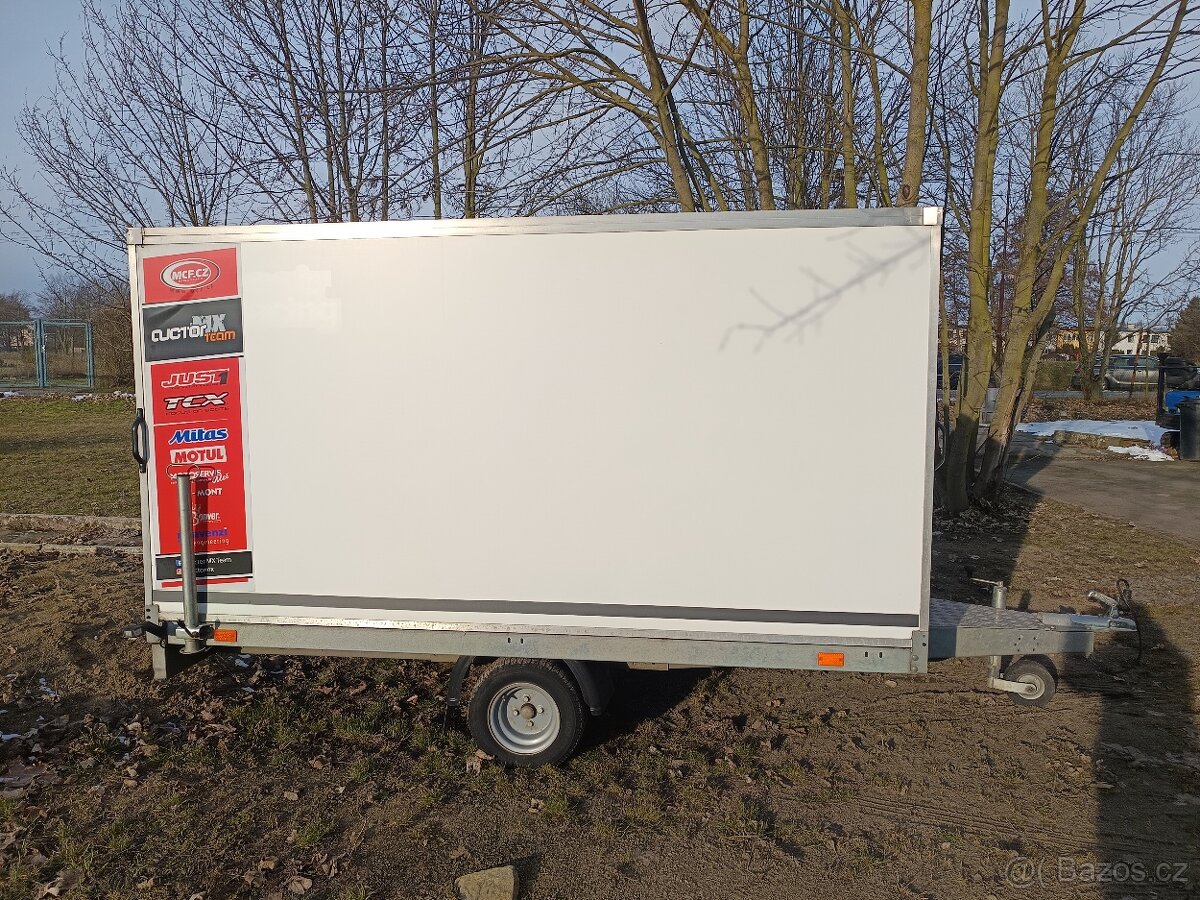 Skříňový přívěs