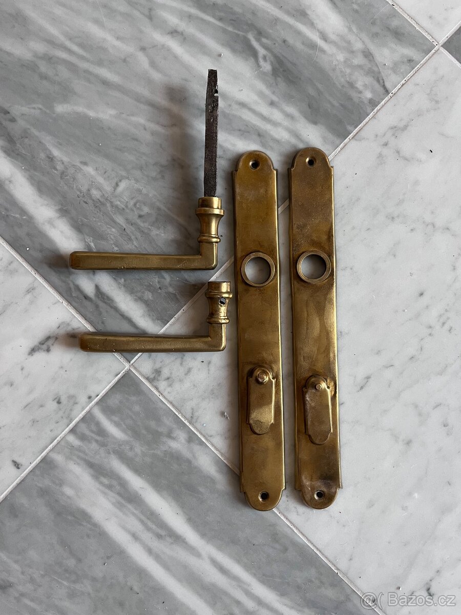 Kování Alt Wien, mosaz (klika)