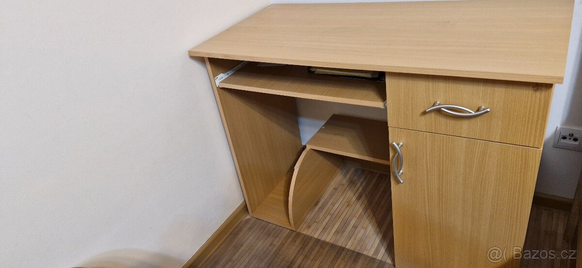 Kancelářský stůl