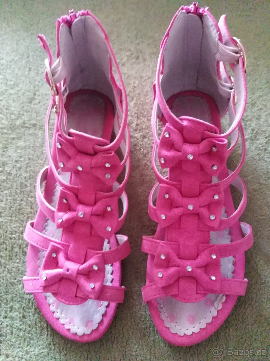 Krásné dívčí sandále růžové v.34