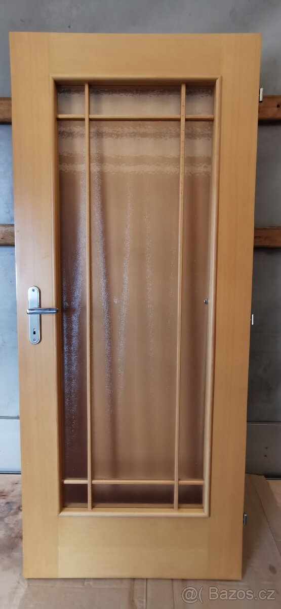 Bukové dřevěné dveře prosklené 80