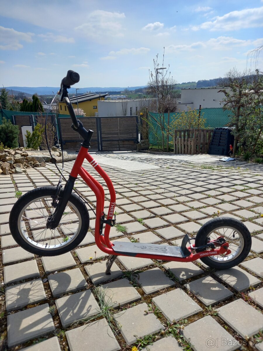 Koloběžka Yedoo Three