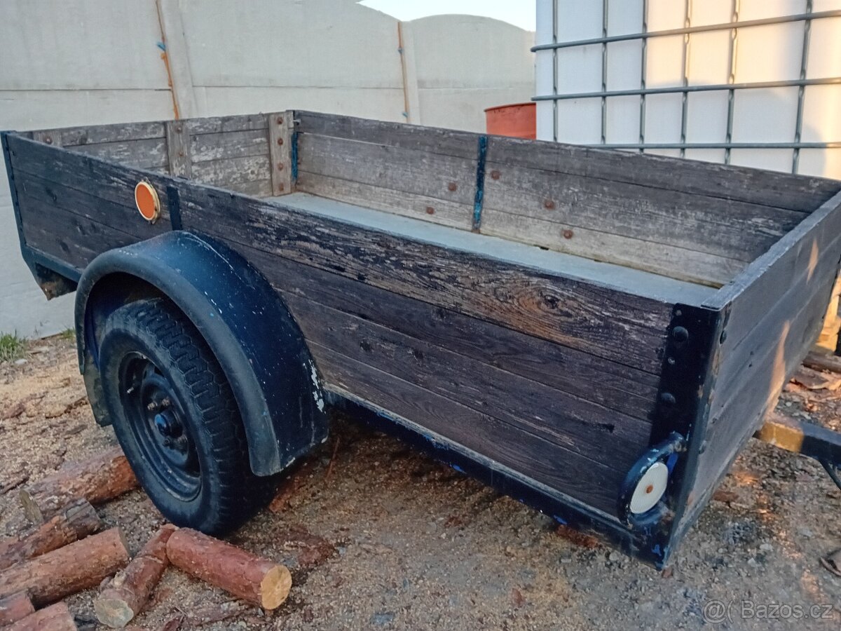 Přívěsný vozík za auto