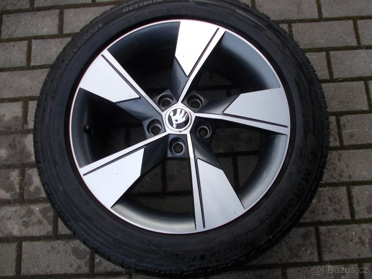 KUSOVKA 1KS ALU ŠKODA5x112  7x17 ET45. 5E0601025T