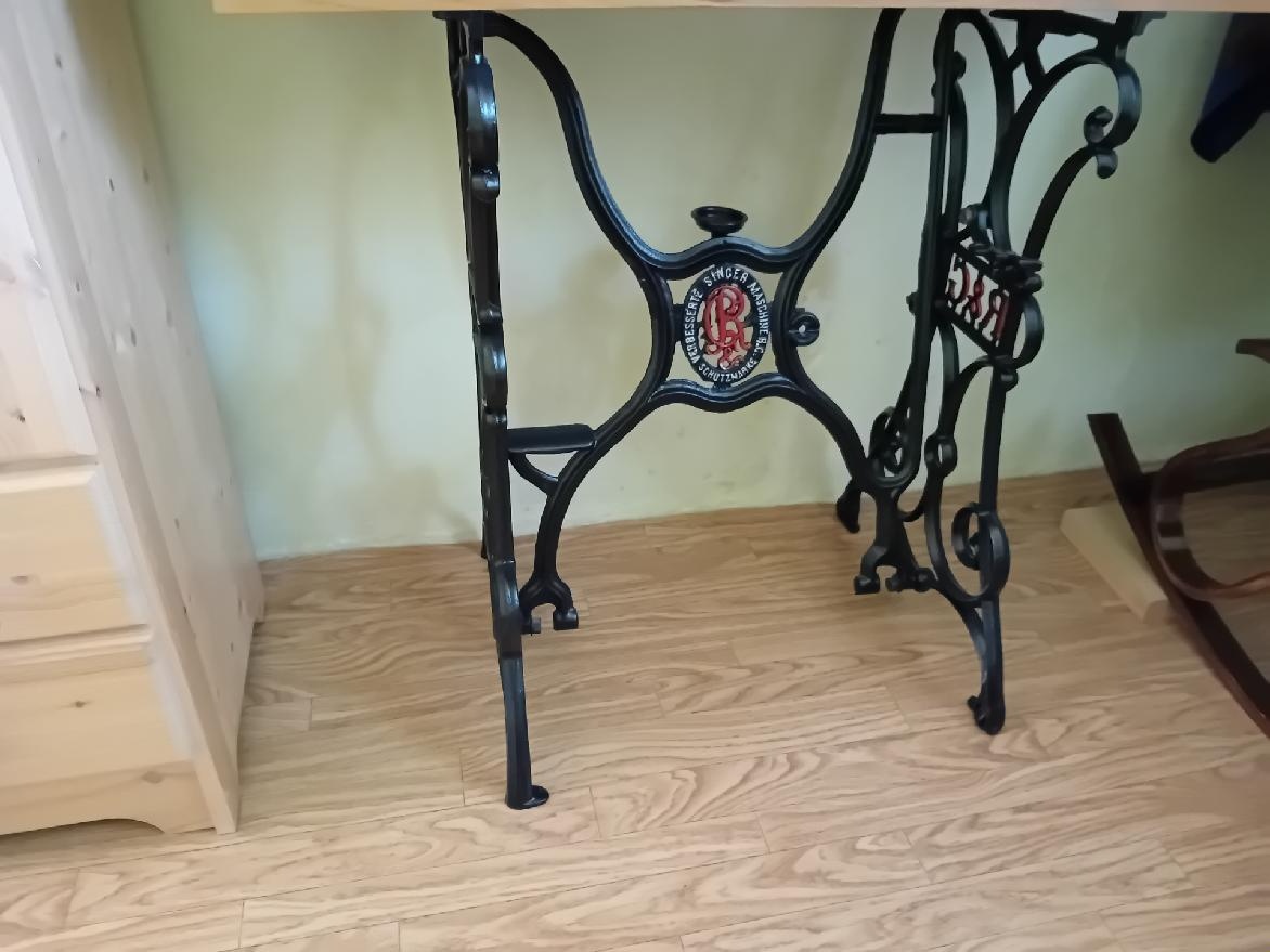 Šicí stroj Singer, litinový podstavec