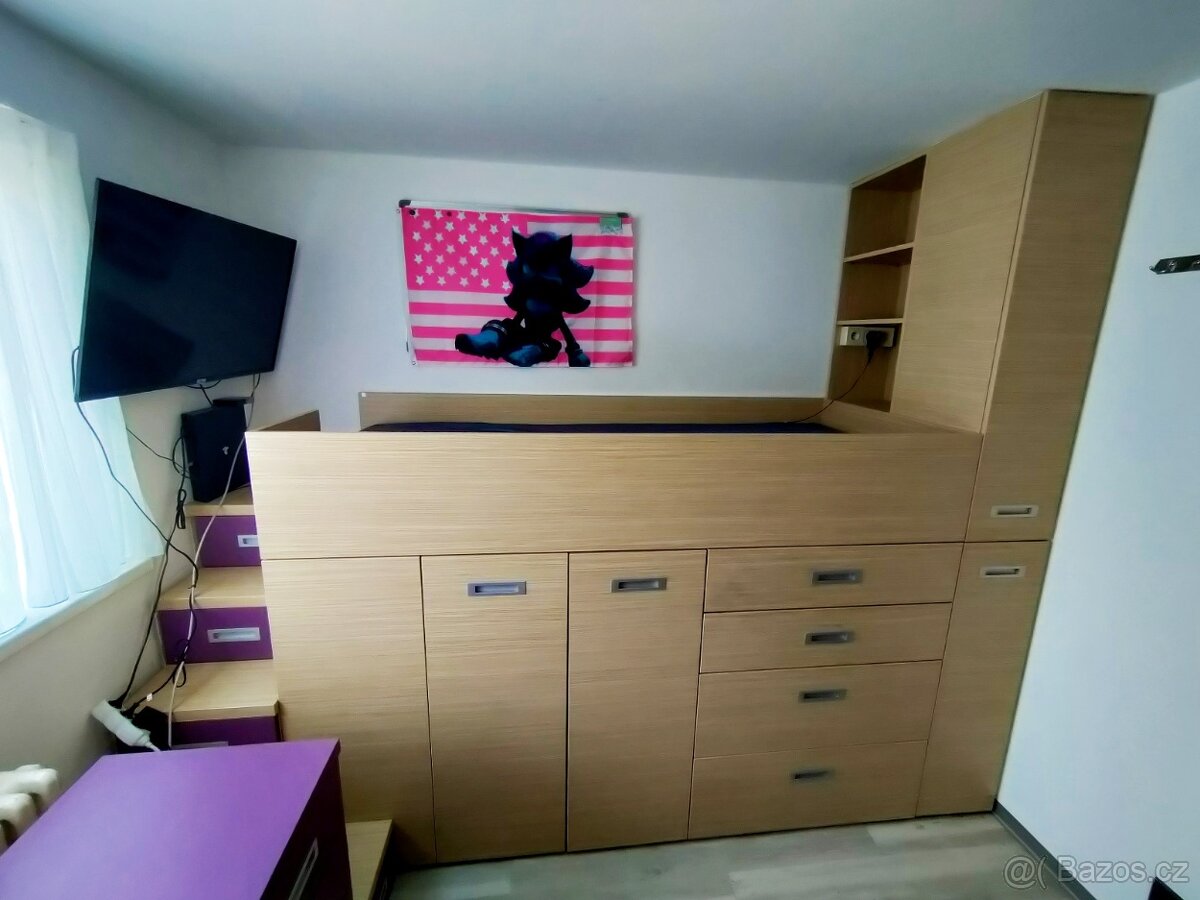 Vysoká postel s úložným prostorem