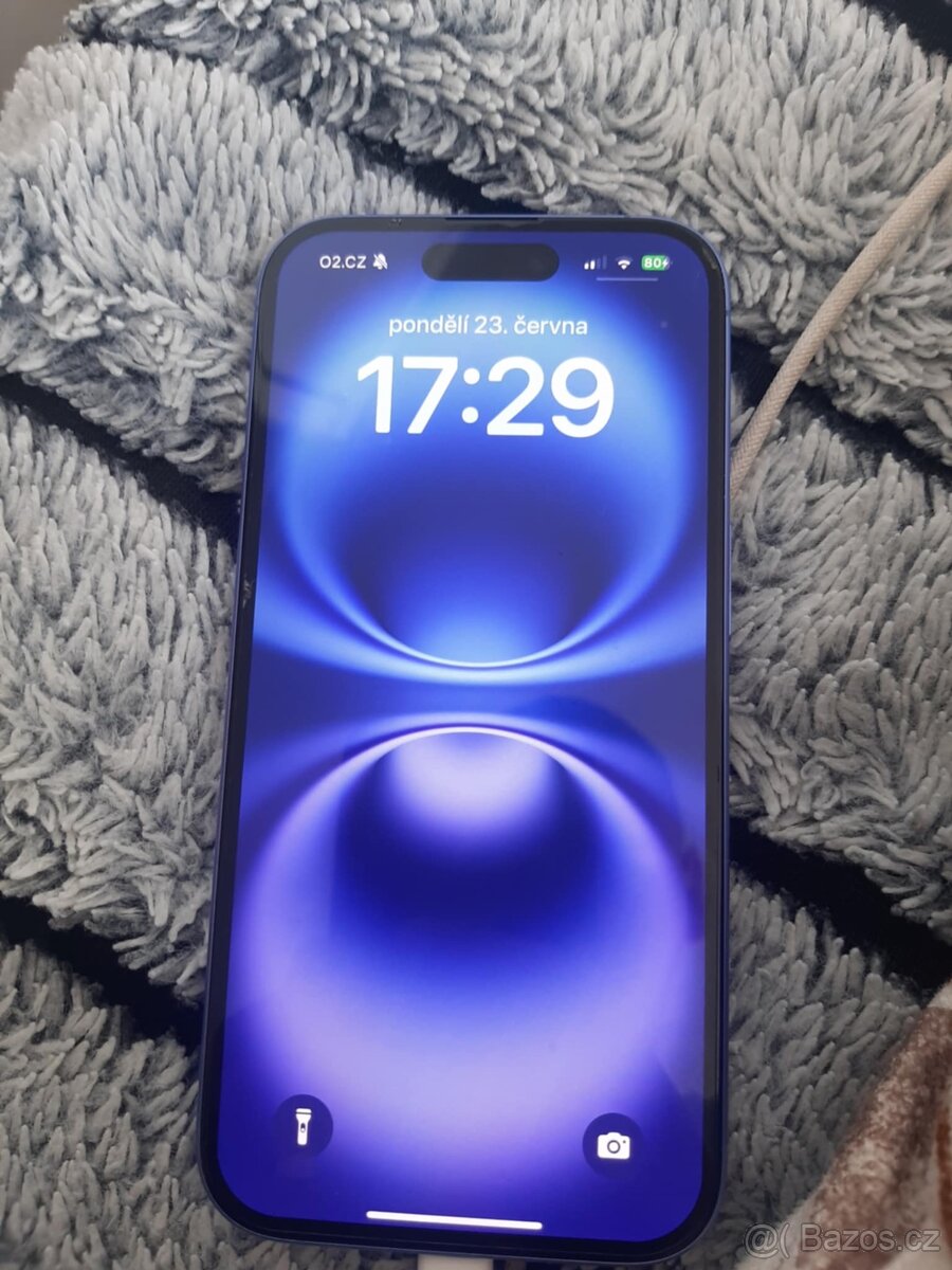 Prodávám IPhone 16 nevhodný dárek fungl nový
