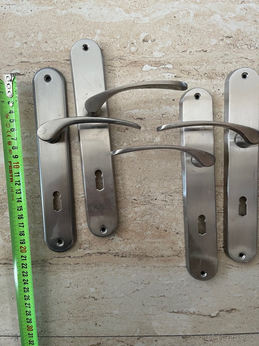 Kování na interiérové dveře 22 cm