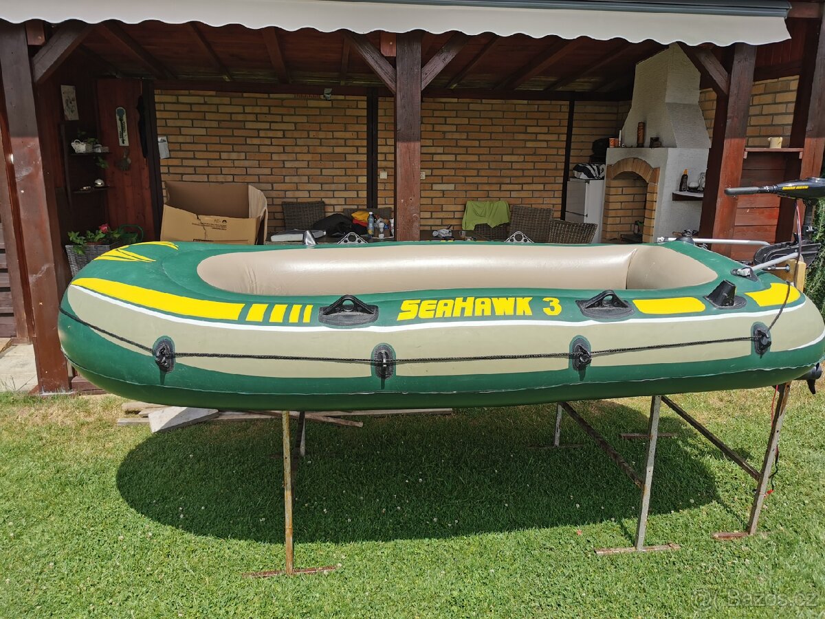 Rybářský člun Seahawk +motor+bát.