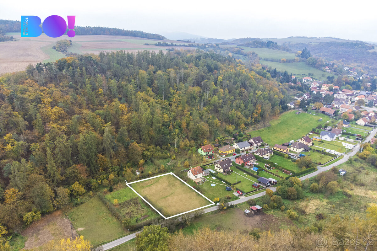 Prodej stavebního pozemku 1 389 m², obec Nižbor