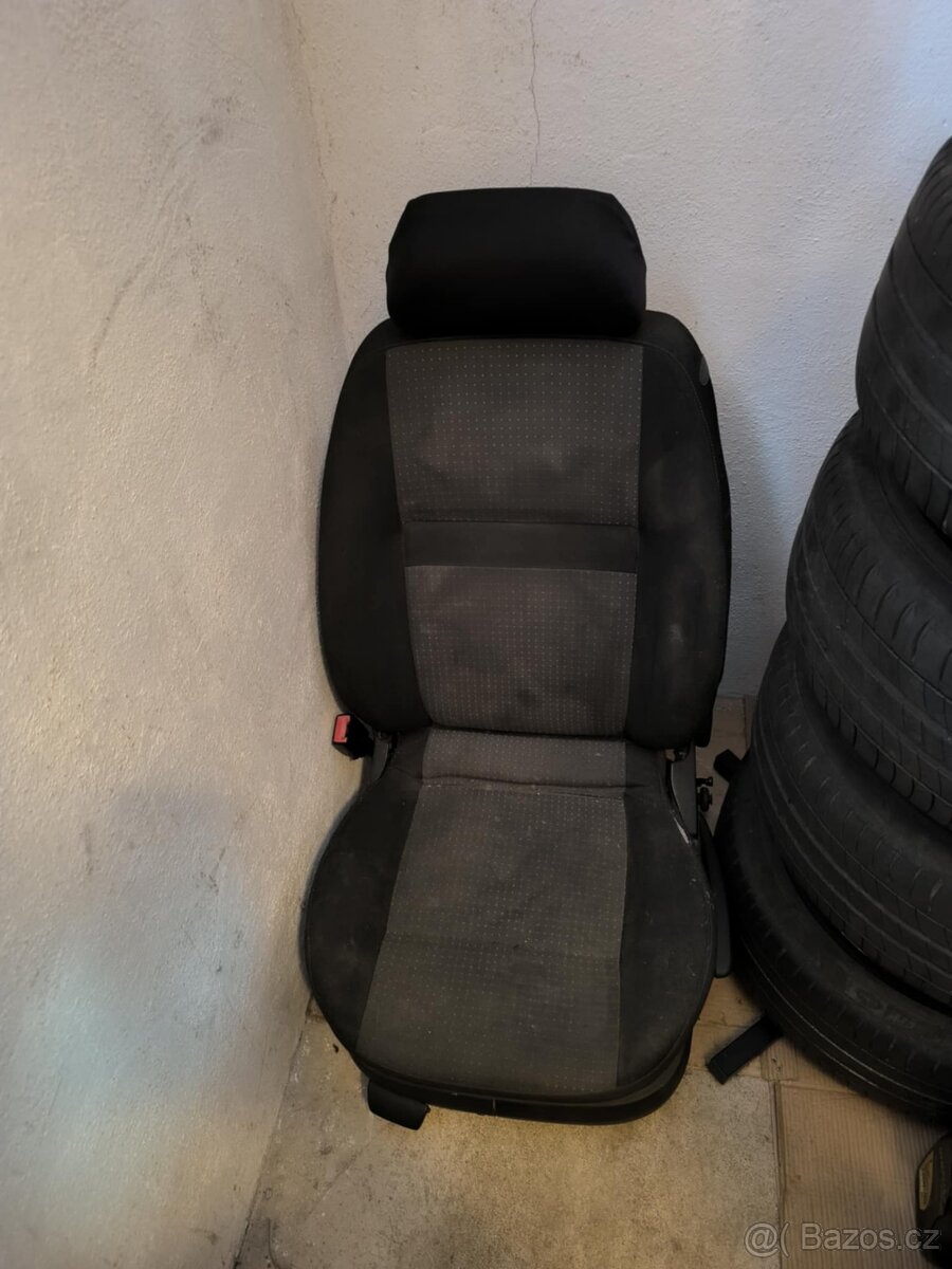 Prodám řidičovu sedačku z VW GOLF 4