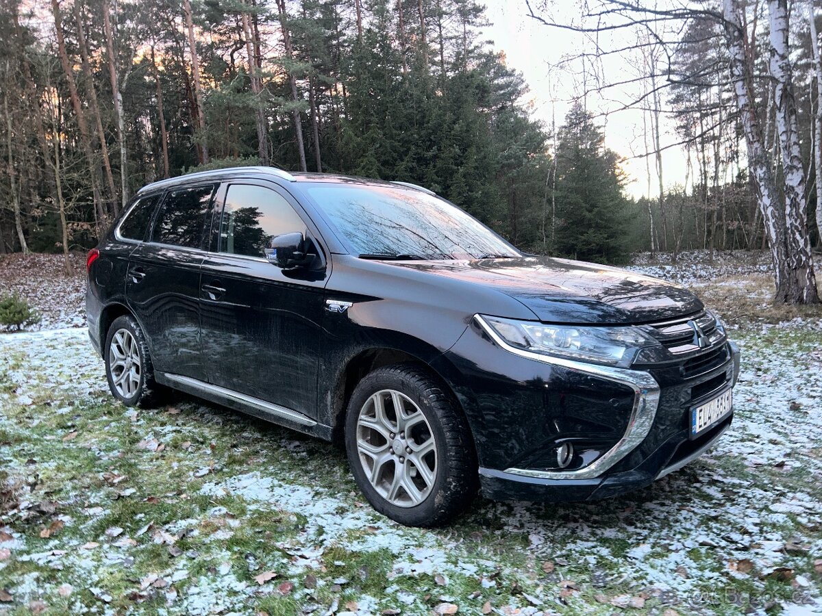 Mitsubishi Outlander PHEV 2015 (hybrid) Instyle